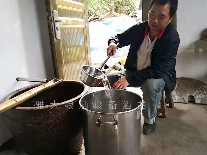 從廚師到釀酒師，用蒸餾釀酒設(shè)備釀出美酒，釀出紅火日子