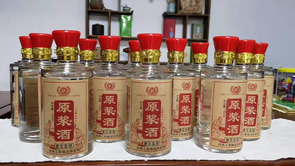 堅持用白酒釀酒設備做純糧酒，每天釀2鍋酒還不夠賣(mài)！